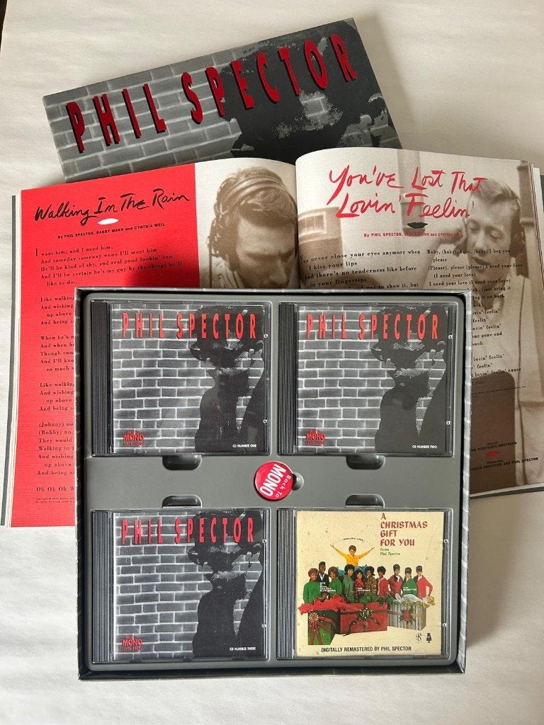 Phil Spector — Back to Mono — 4 CD + livre + badge original, Enlèvement ou Envoi, Pop, Comme neuf, Coffret