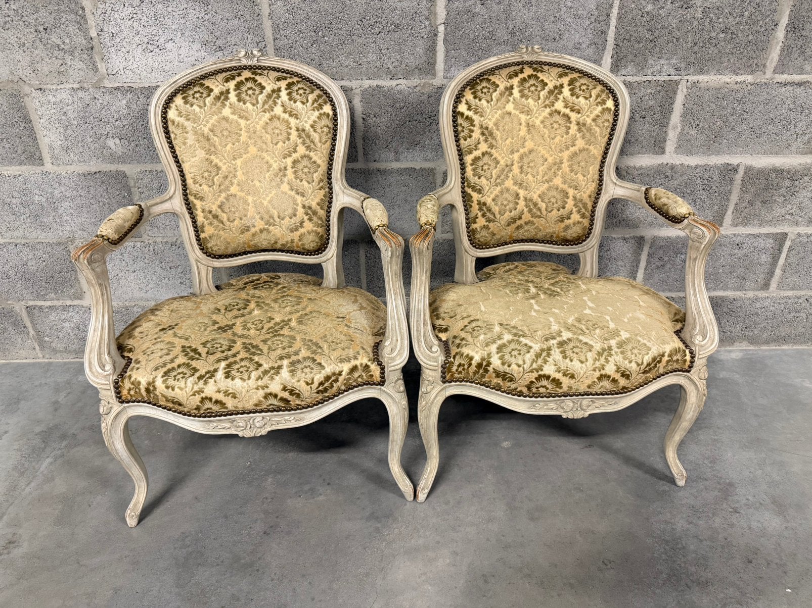 Paire de fauteuils style Louis XV en bois sculpté – H. 89 cm, Enlèvement