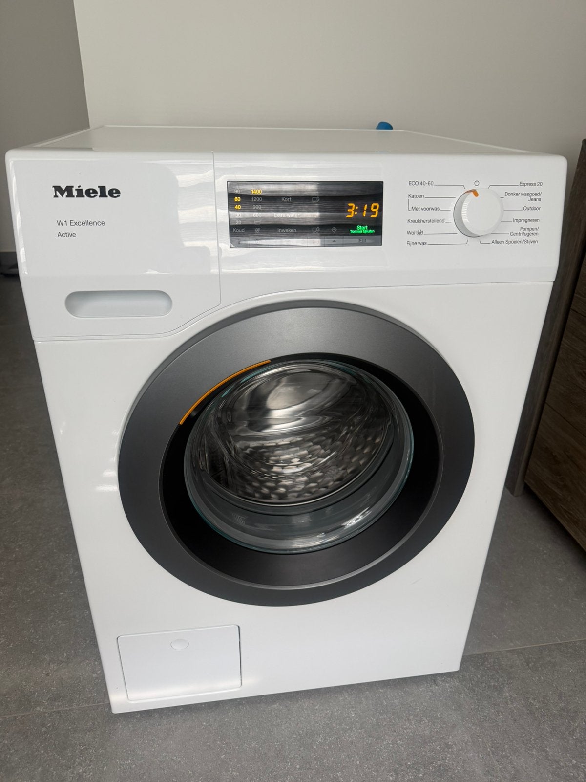 Een mooie Miele W1 Excellente A+++ bijna nieuwe, Elektronische apparatuur, Wasmachines, Ophalen, Zo goed als nieuw, 1200 tot 1600 toeren
