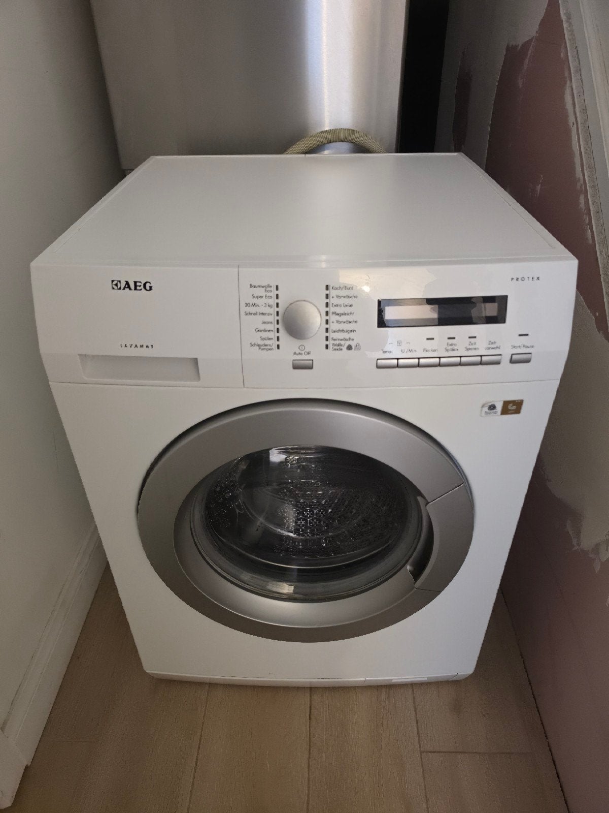 AEG lave linge 9kg  A+++ 1400T  parfait état