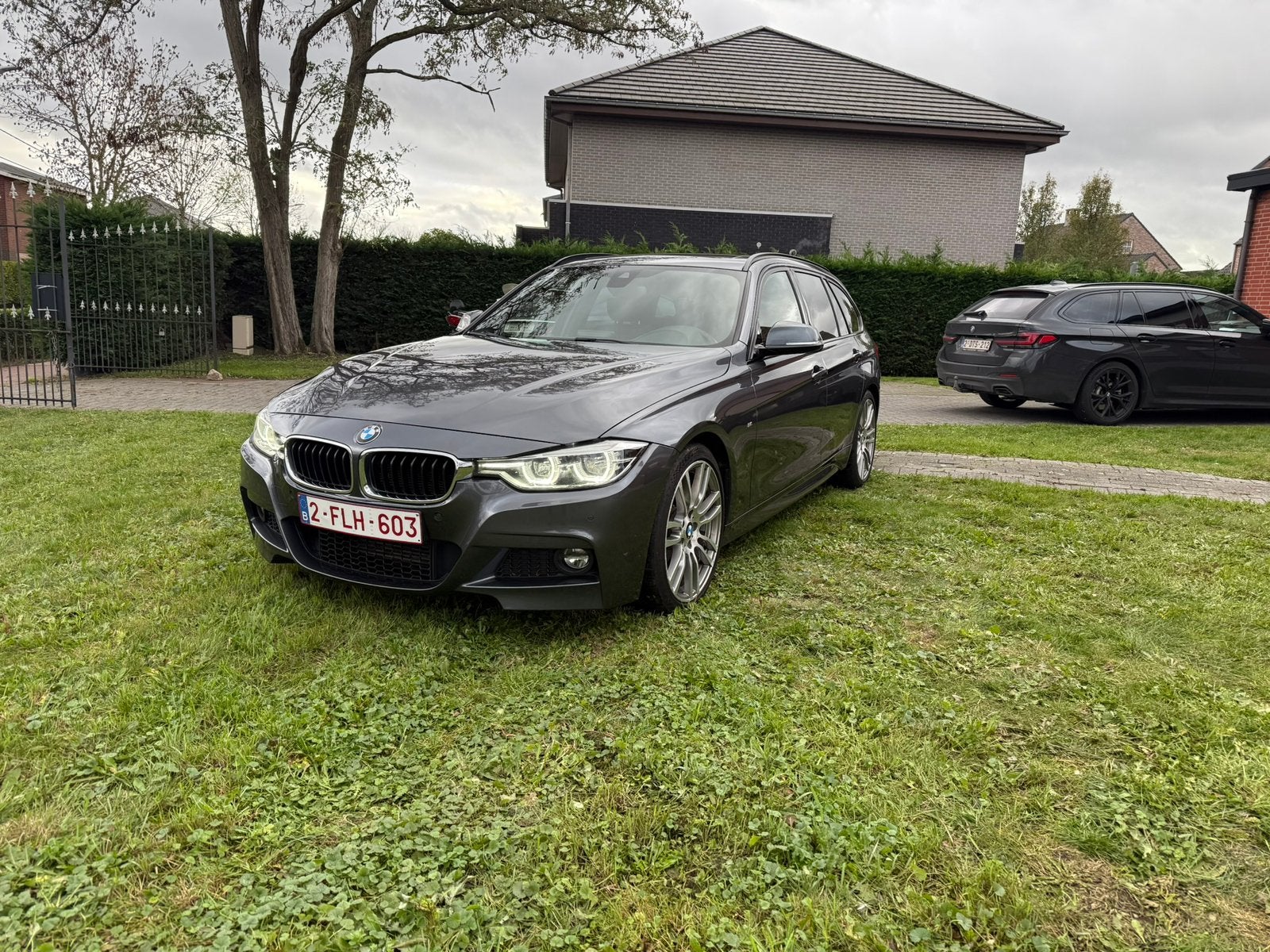 Pack BMW 318d M, Autos, BMW, Cuir, Argent ou Gris, Achat, Carnet d'entretien