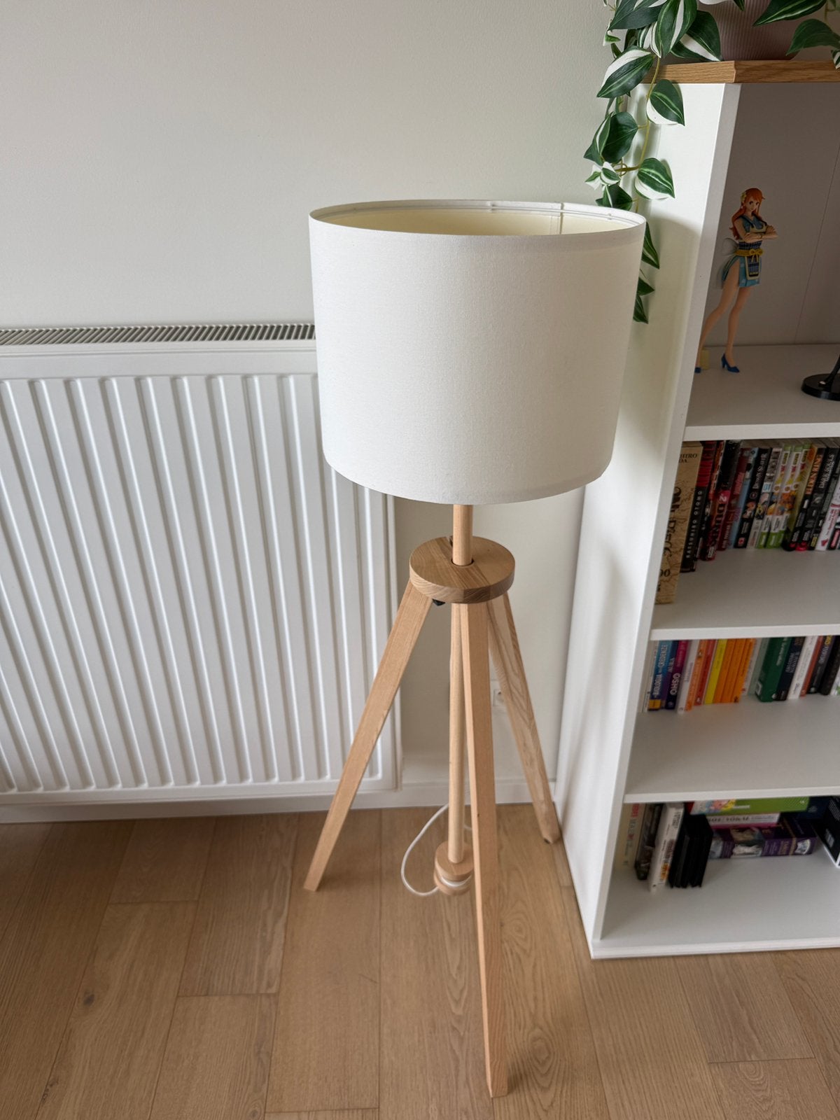 Ikea lauters lampadaire, frêne/blanc, Enlèvement, Neuf, Bois, 100 à 150 cm