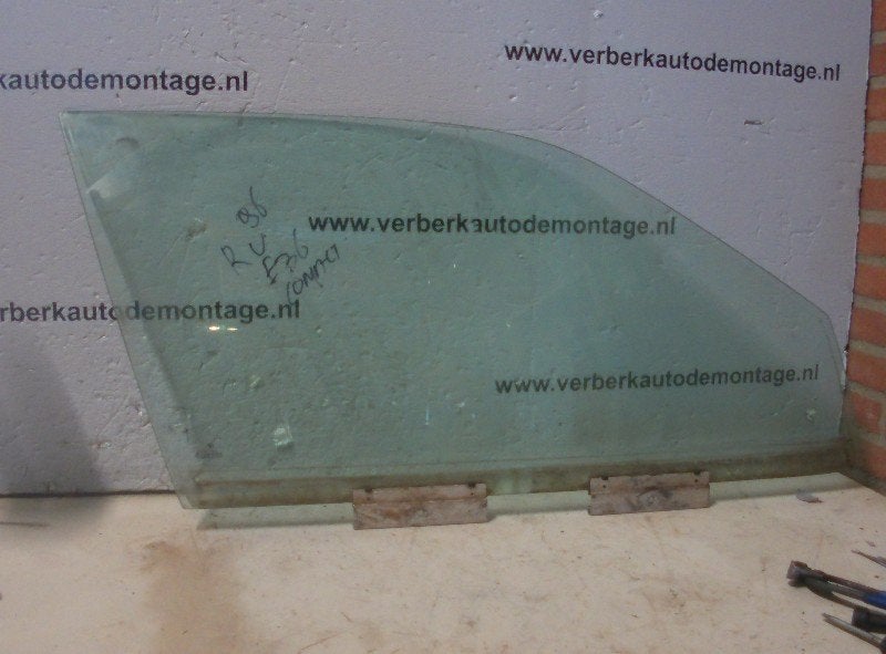 FENETRE OU VITRE DE PORTE DROIT 3 serie Compact (E36 / 5), Utilisé, BMW, Petuelring 130
80809  München, DE, Bayerische Motoren Werke AG