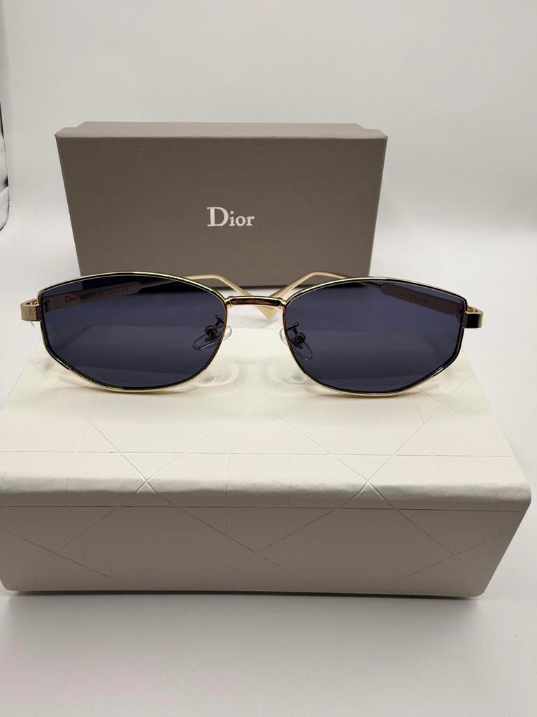 Dior Zonnebril Goudkleurig met Donkere Glazen, Handtassen en Accessoires, Zonnebrillen en Brillen | Dames, Ophalen of Verzenden