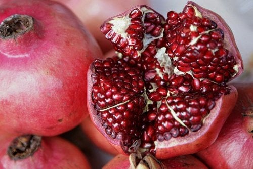 Granaatappel  'Salavatski '(Punica granatum), Tuin en Terras, Planten | Tuinplanten, Vaste plant, Fruitplanten, Volle zon, Zomer