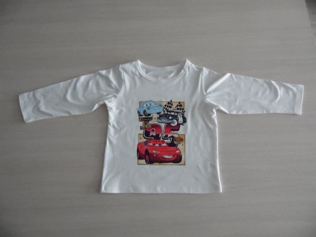 NIEUW T-SHIRT MET LANGE MOUWEN VAN DISNEY CARS, Kinderen en Baby's, Kinderkleding | Maat 104, Nieuw, Jongen, Shirt of Longsleeve