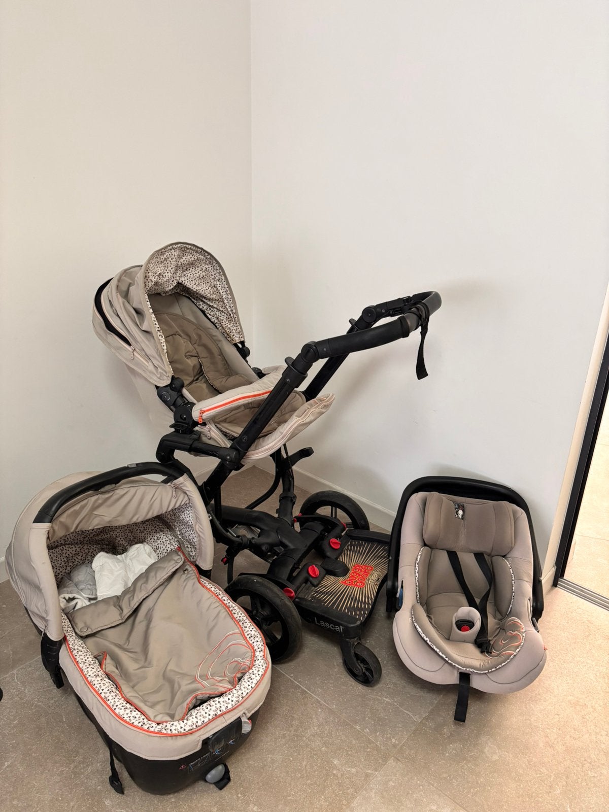 Concord Trio kinderwagen, Kinderen en Baby's, Kinderwagens en Combinaties, Zo goed als nieuw, Combiwagen, Overige merken, Verstelbare duwstang