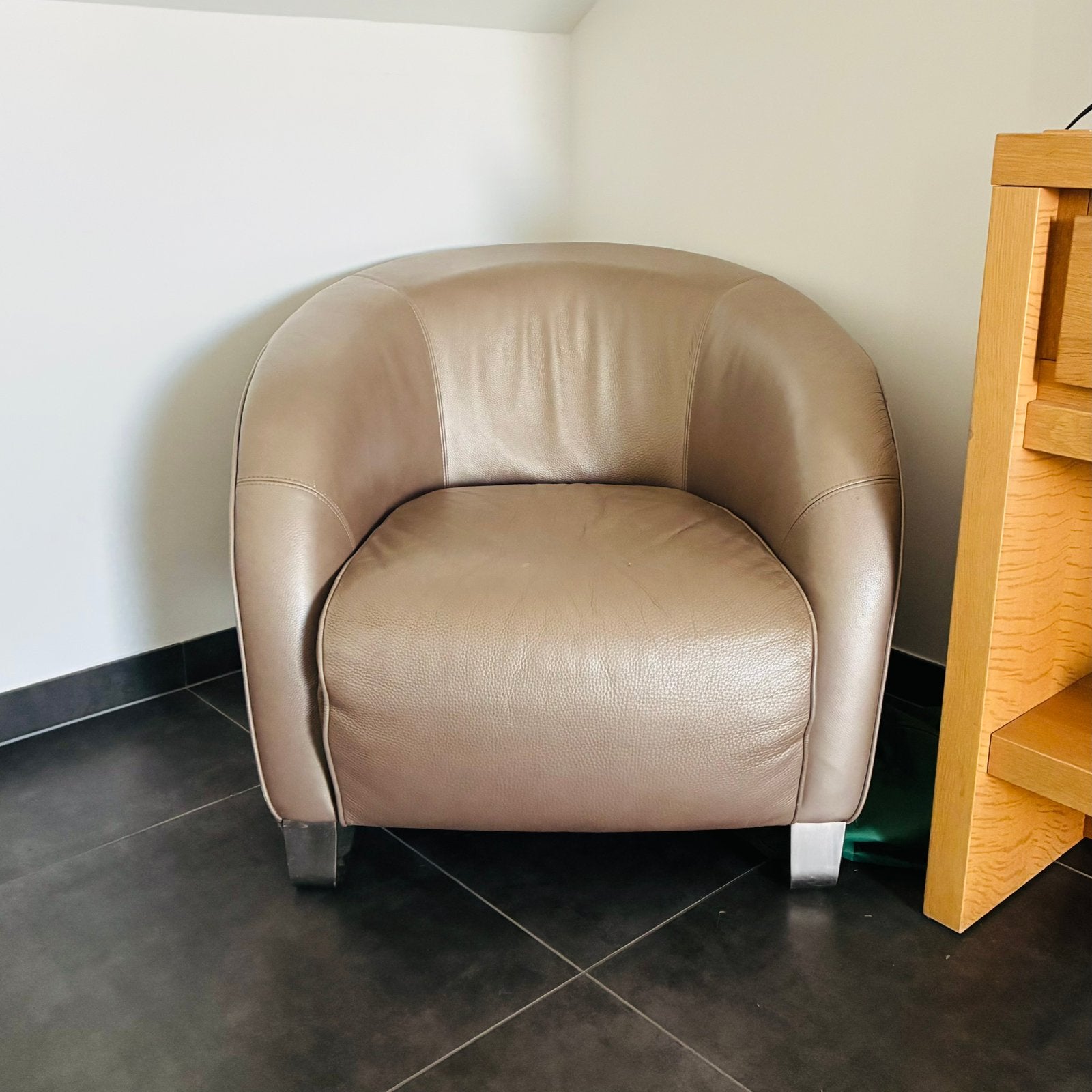 Lounge zetel 1 zit leder taupe Natuzzi, Huis en Inrichting, Ophalen, Zo goed als nieuw
