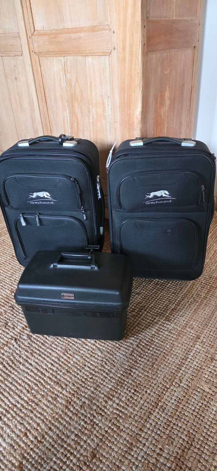 2 valises + trousse de toilette, Roulettes