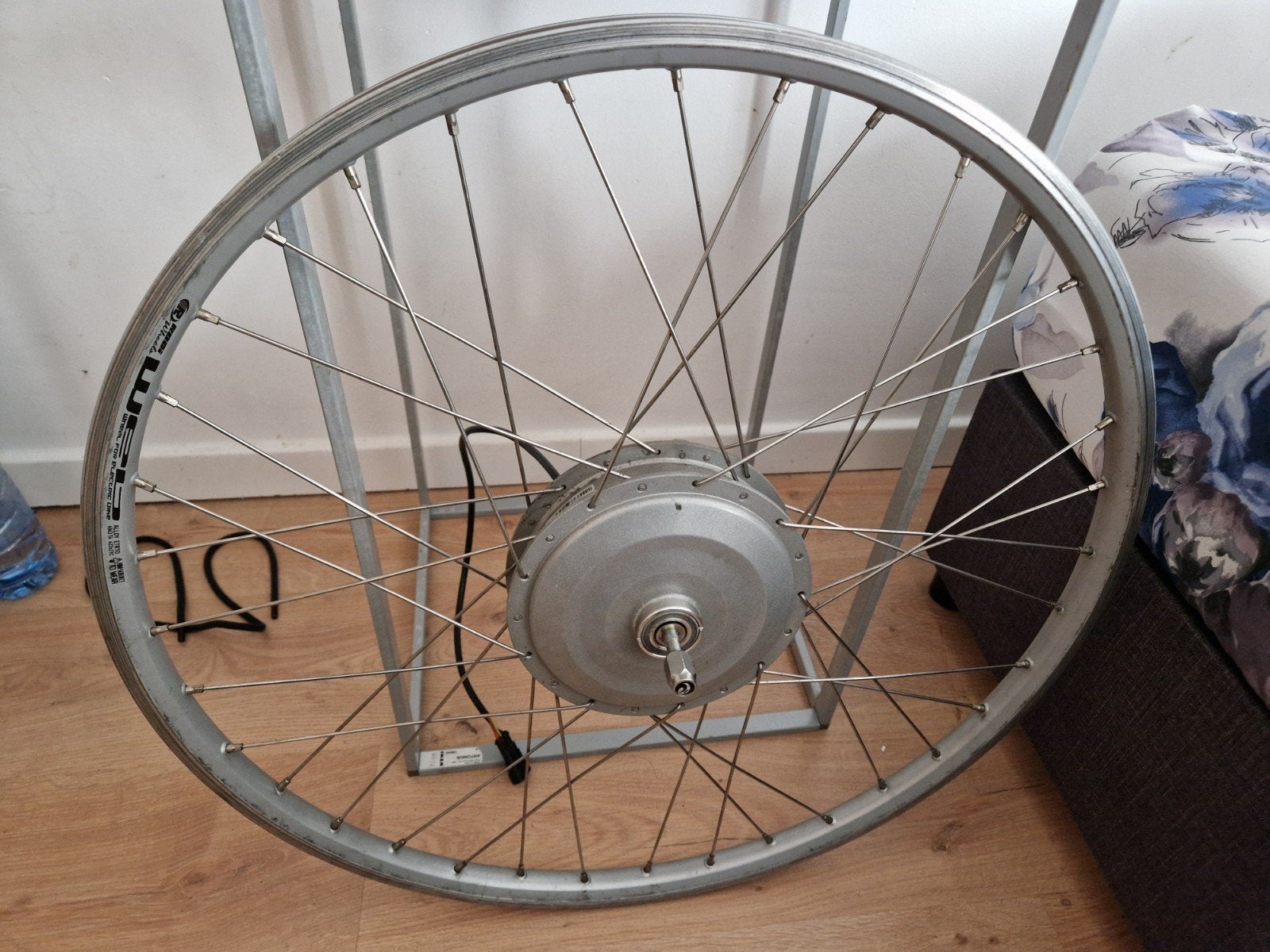 Elektrisch fietsvoorwiel met naafmotor – 26 inch

Bes, Enlèvement ou Envoi, Roue