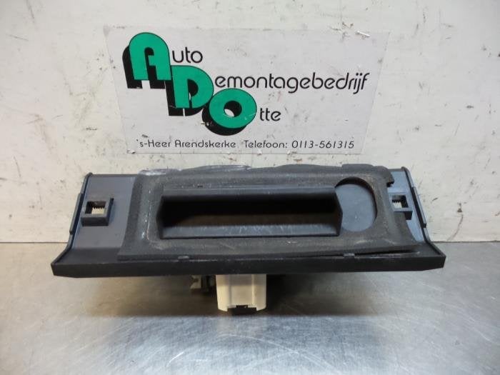 Poignée hayon d'un Peugeot 206, Autos : Pièces & Accessoires, -, 3 mois de garantie, Utilisé, -