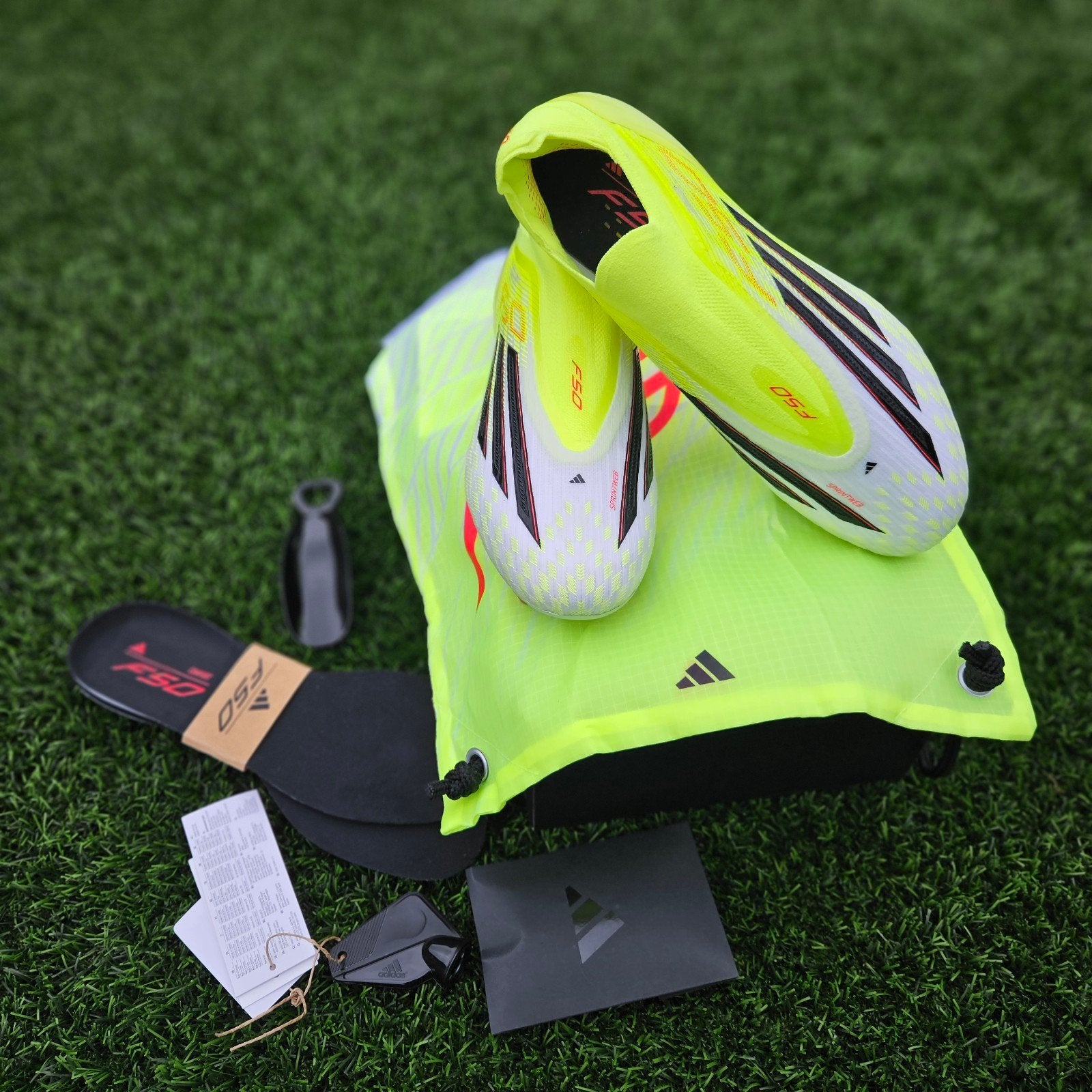 Voetbalschoenen Adidas, maat 42, Ophalen of Verzenden, Nieuw, Schoenen