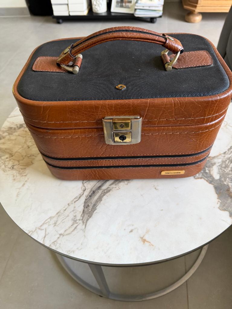 Beautycases, Enlèvement, Utilisé, Brun, Avec miroir(s)