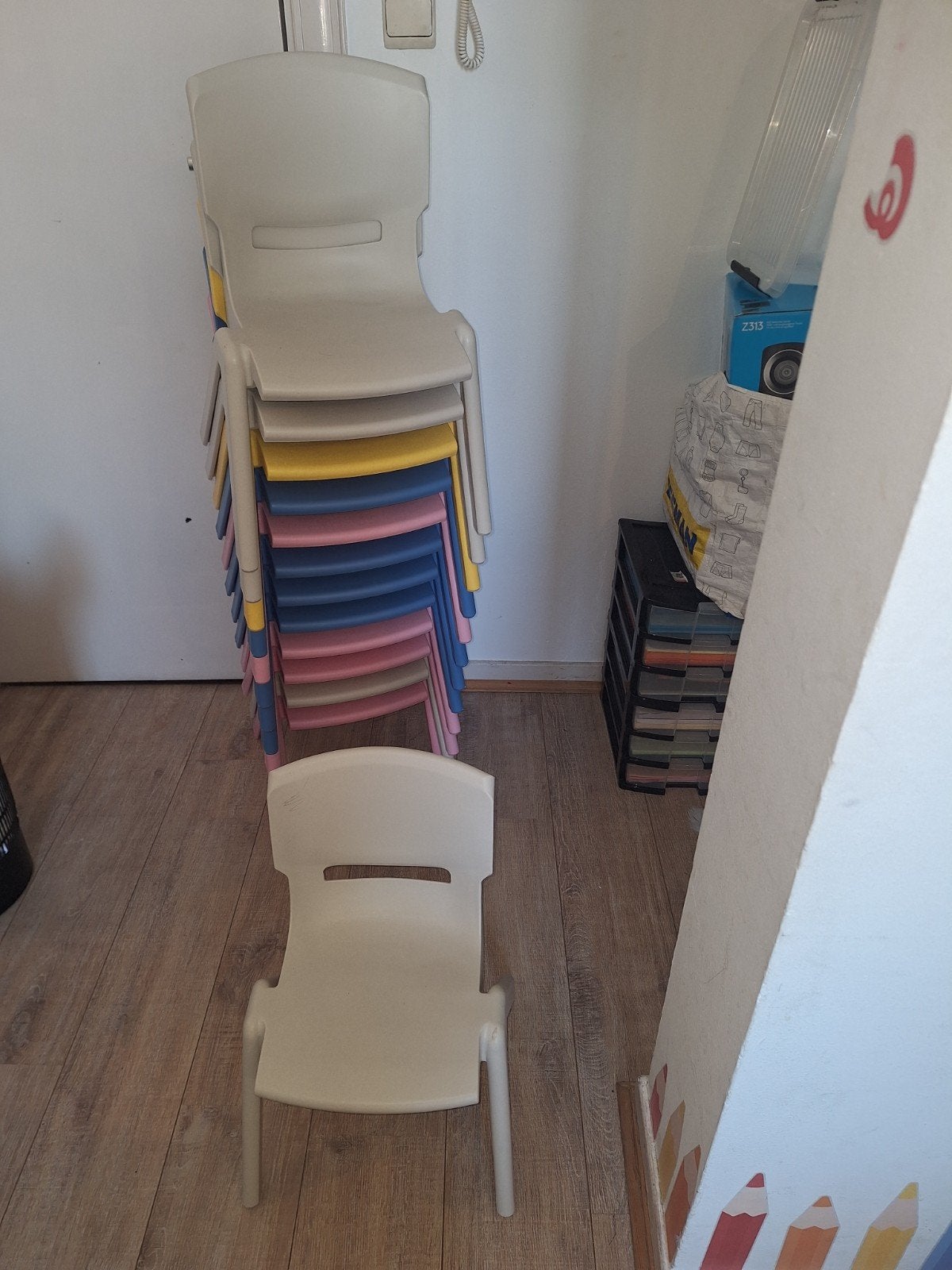 lot chaise (maternelle.ou a maison), Enlèvement