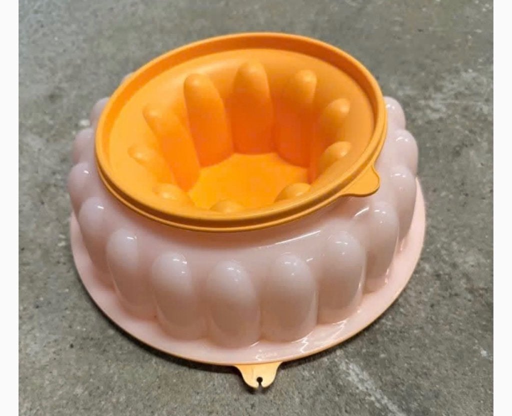 Moule à charlotte Tupperware avec livre de recette, Maison & Meubles, Enlèvement ou Envoi, Neuf, Orange, Autres types