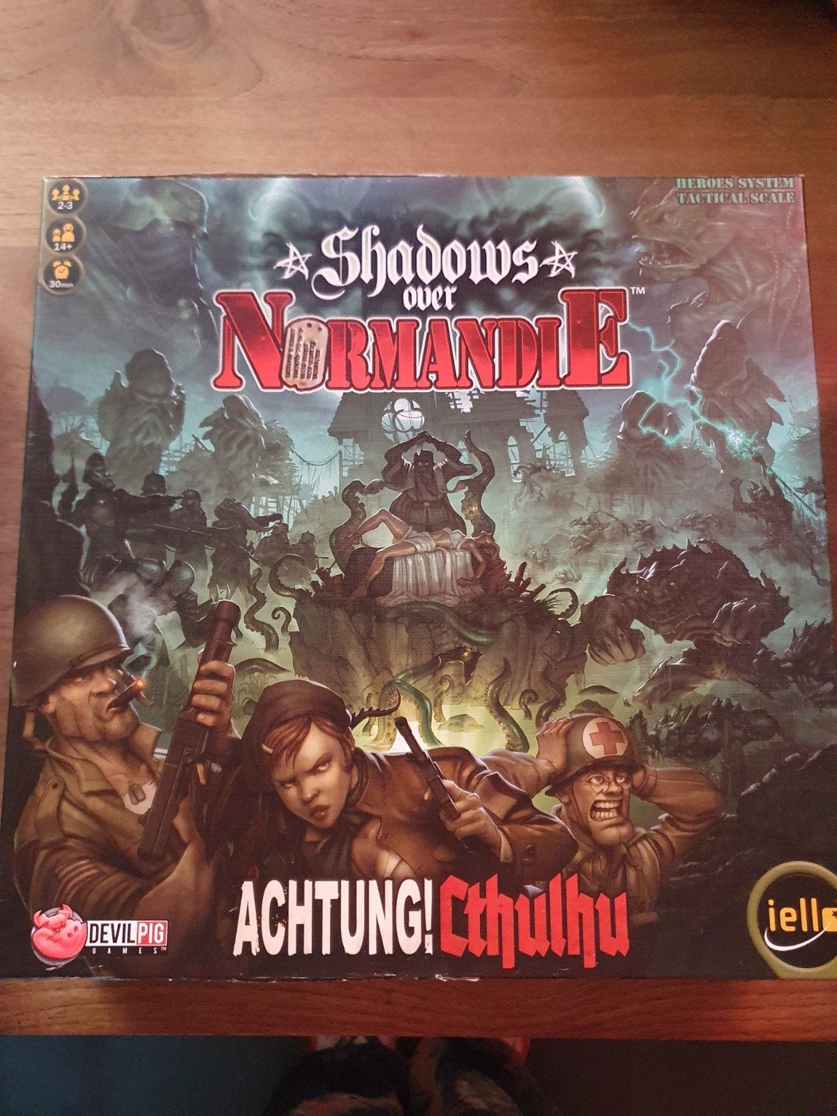 Shadows Over Normandie Achtung Cthulhu board game by Iello, Enlèvement ou Envoi