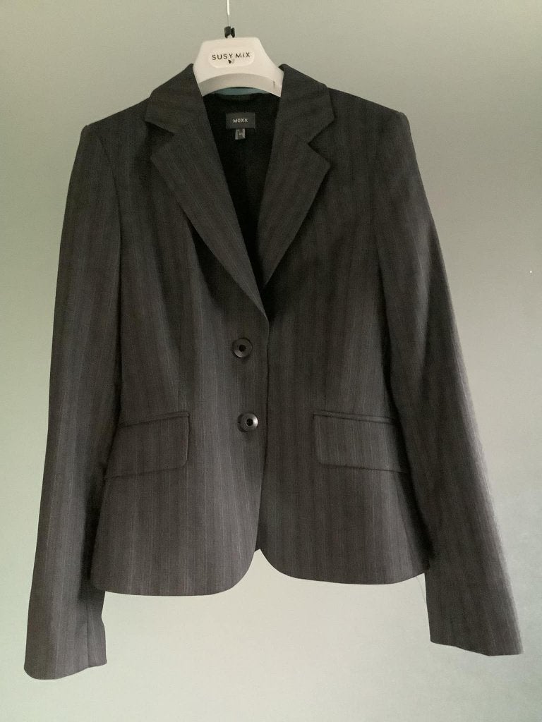 grijze blazer / jasje met krijtstreepje Mexx maat 38, Kleding | Dames, Jasjes, Kostuums en Pakken, Maat 38/40 (M), Mexx, Ophalen of Verzenden