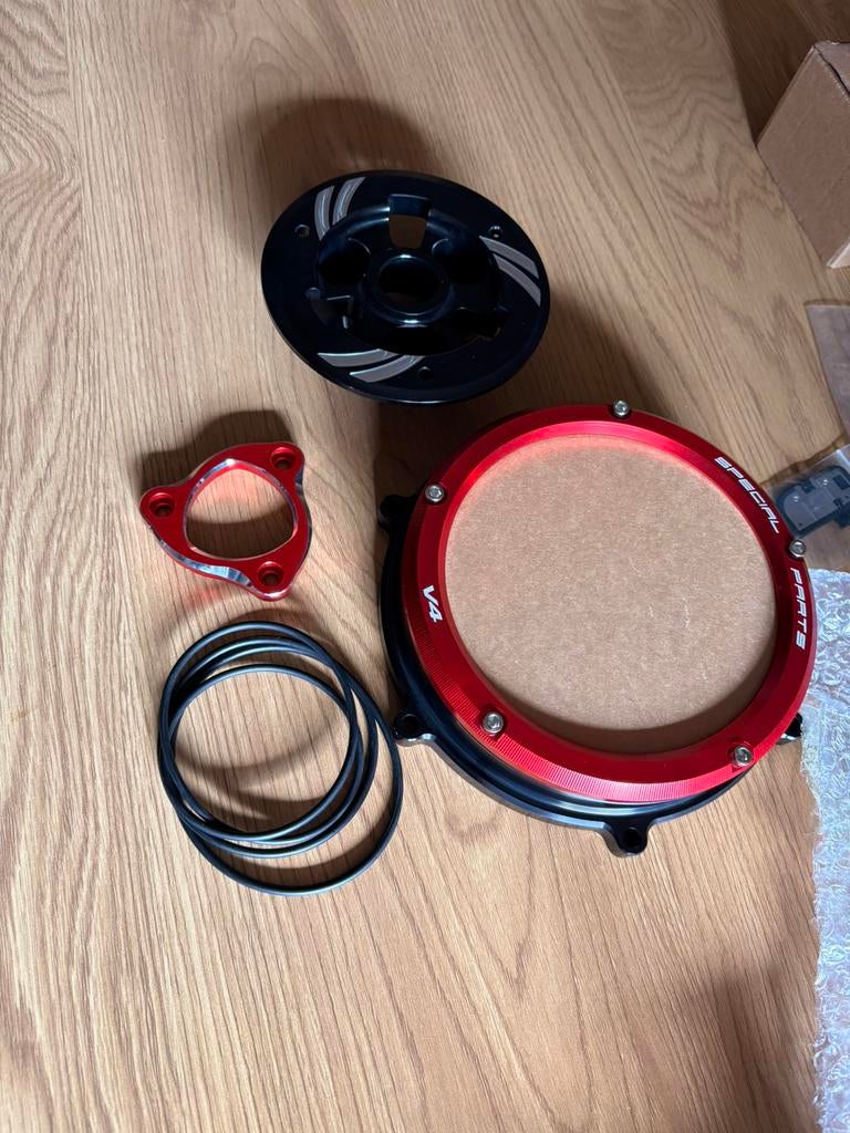 Piece de protection ambrayage ducati panigal v4, Musique & Instruments, Enlèvement, Comme neuf