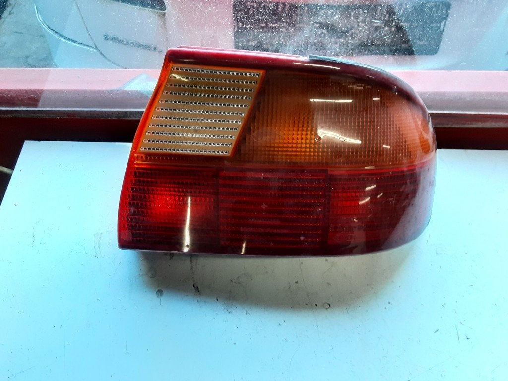 ACHTERLICHT RECHTS Ford Mondeo I (93BG13N004AA), Gebruikt, Mevr. I. Hauben, Ford, Rue de l'Espoir 34 34
4030  GRIVEGNÉE, BE