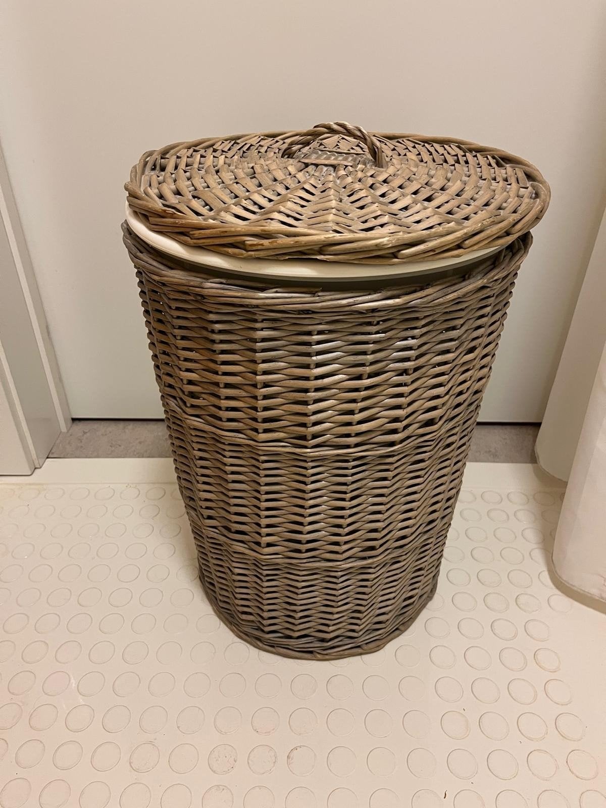 Panier à linge en rotin, Enlèvement