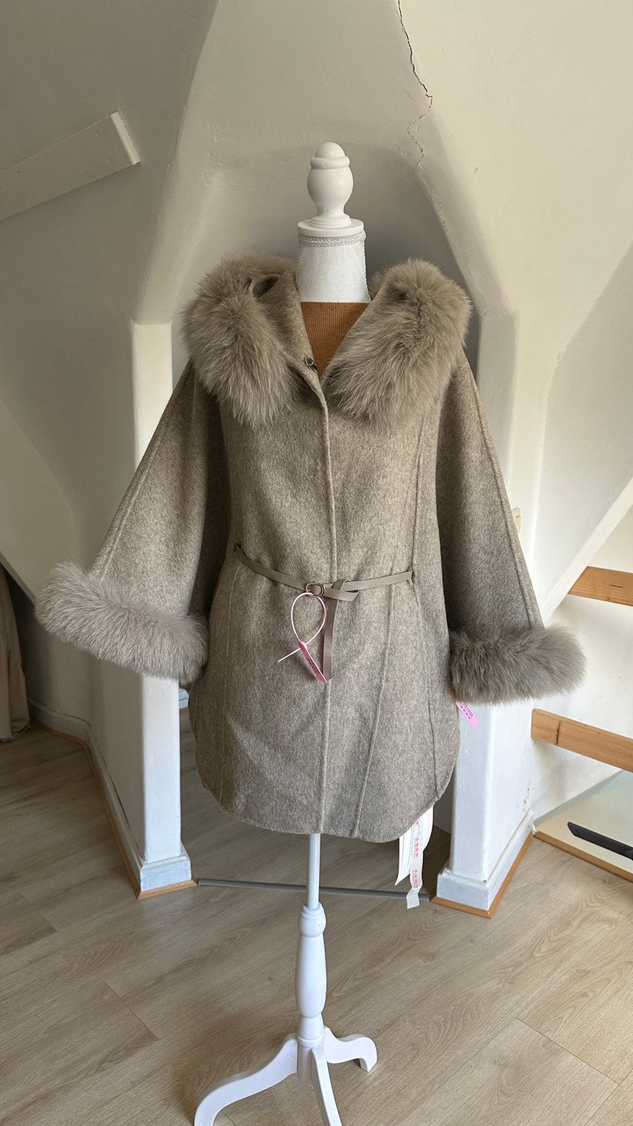 Mantel of Stola, Kleding | Dames, Ophalen of Verzenden, Nieuw, Maat 38/40 (M), Bruin