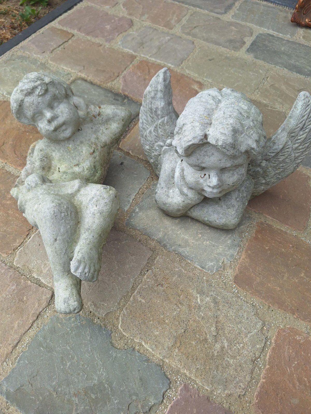 Statue chérubins en pierre, Pierre