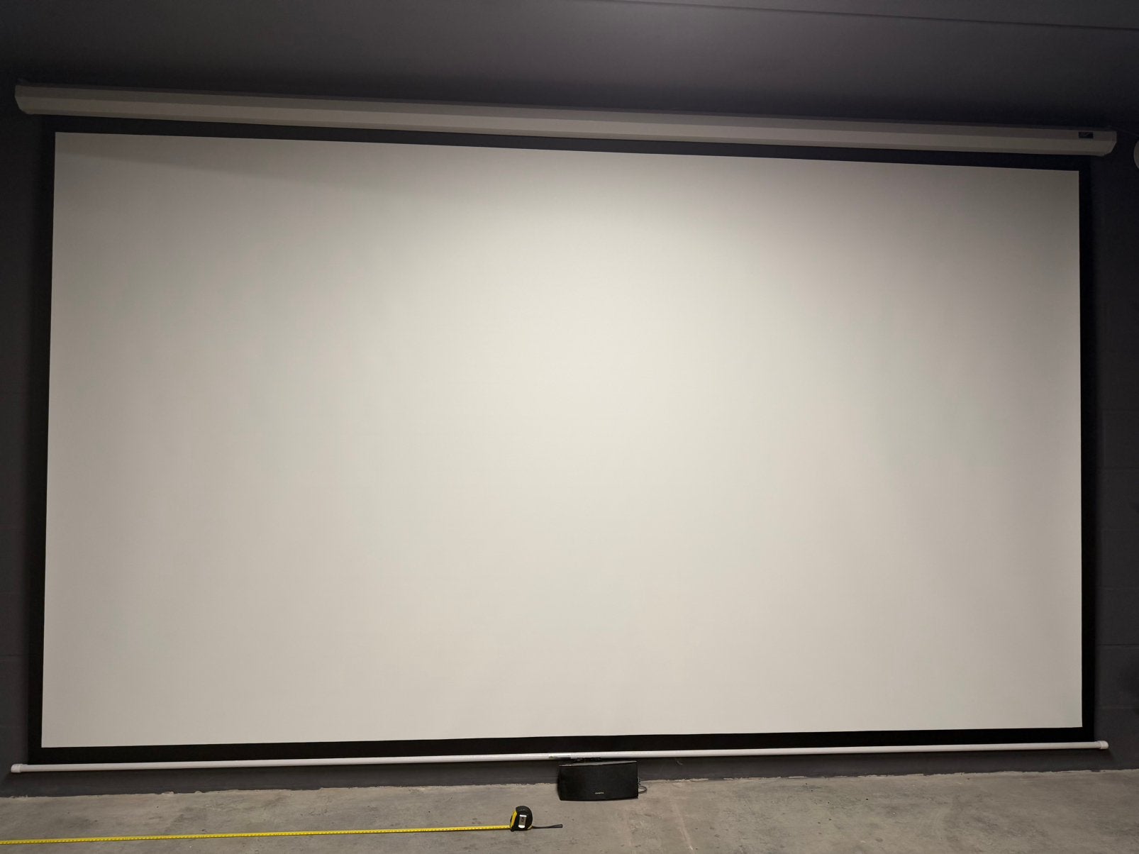 Elite Screens M150XWH2, Audio, Tv en Foto, Ophalen, Zo goed als nieuw