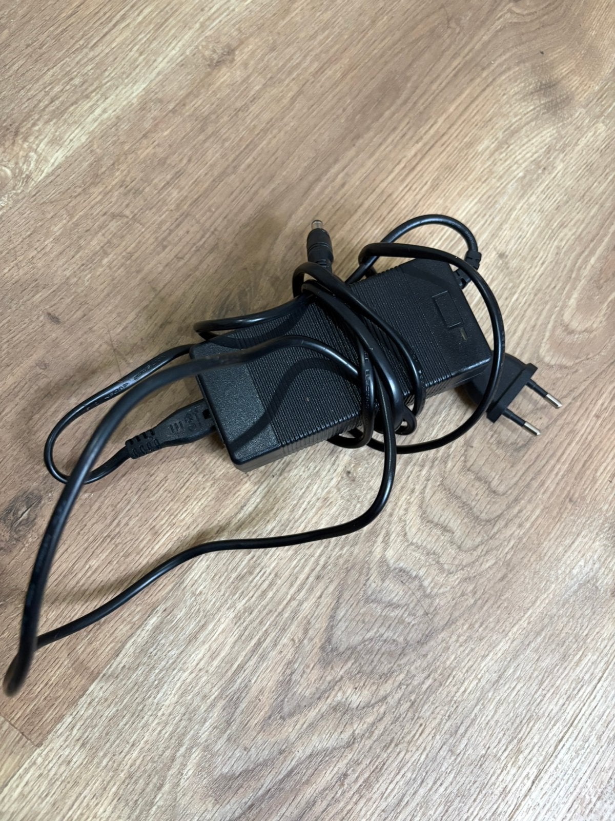 Chargeur trottinette, Informatique & Logiciels, Chargeurs d'ordinateur portable, Enlèvement, Comme neuf