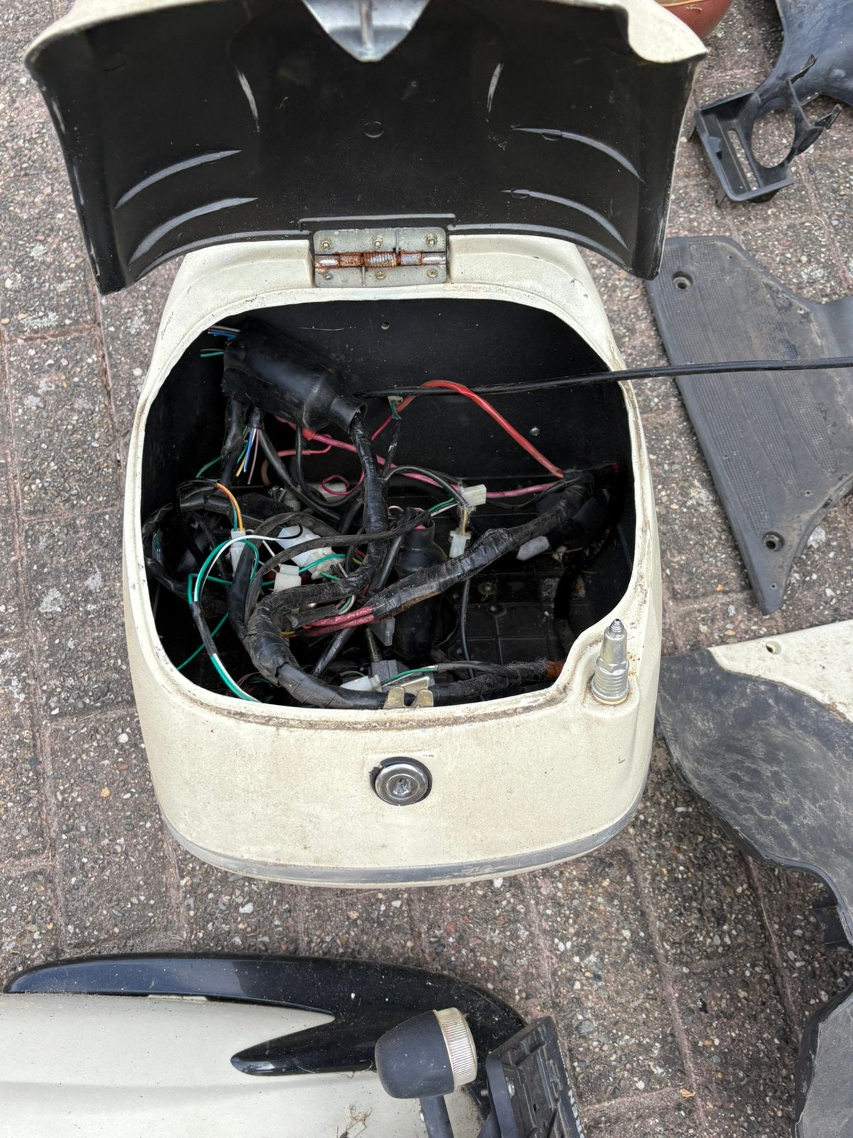 Neco scooter 50 cc 4 t met papieren !!, Fietsen en Brommers, Ophalen, Zo goed als nieuw