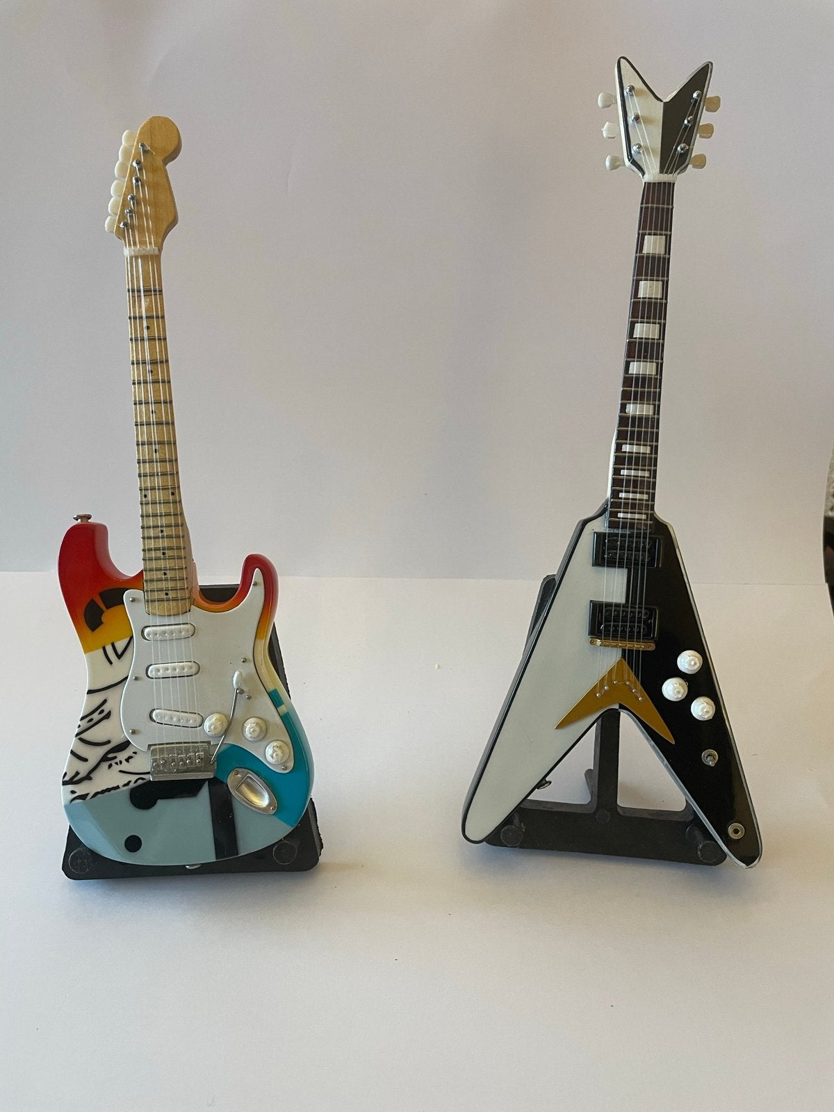 Lot de 10 petite guitare  taille 15 cm //cash enlevement, Musique & Instruments, Instruments à corde | Guitares | Électriques