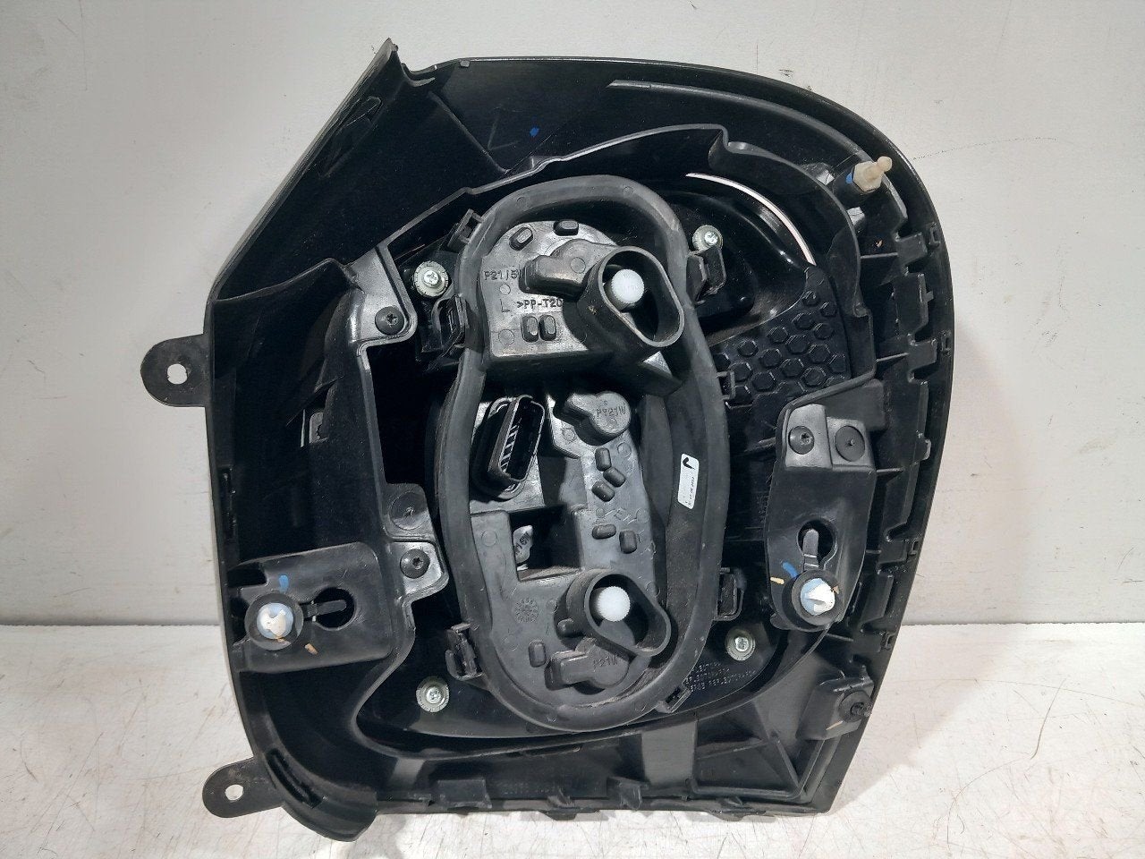Achterlicht links buiten Smart Forfour, Onderdelen@venauto.nl, Van der Ven Autorecycling B.V., Gebruikt, Ettenseweg 76, 4706 PB Roosendaal, The Netherlands