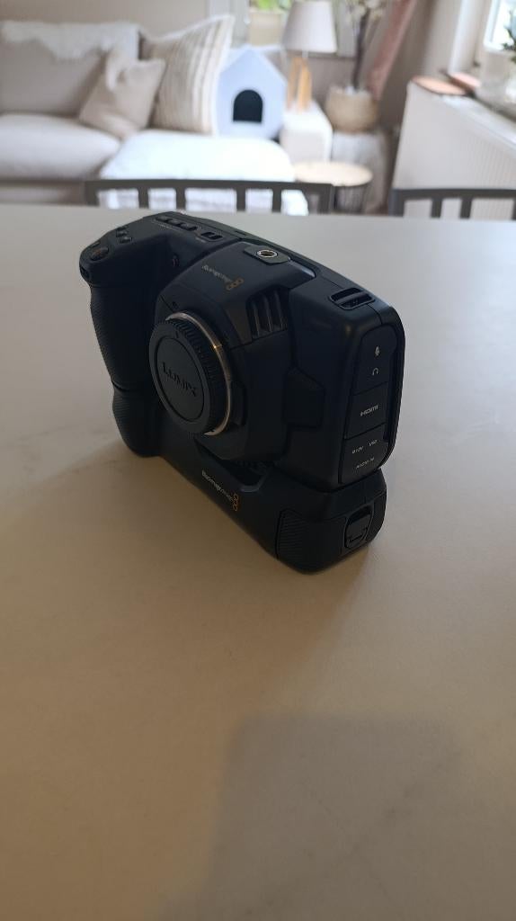 Blackmagic Pocket Cinema Camera 4K + Grip, Autres marques, Enlèvement ou Envoi, Caméra, Comme neuf