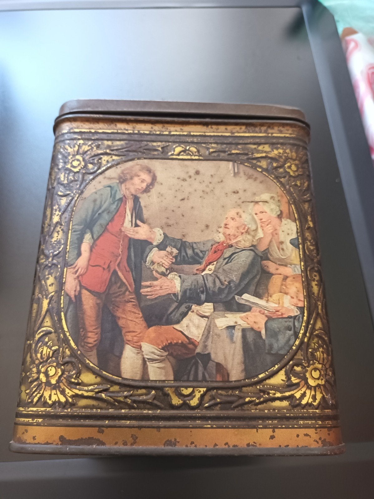Oude blikken doos, Ophalen