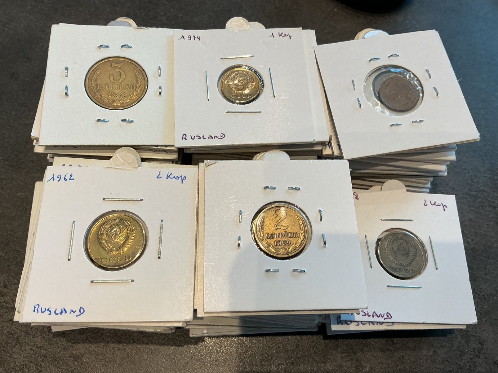 Russie lot 110 pièces diverses dans un cadre, Timbres & Monnaies, Enlèvement ou Envoi, Monnaie