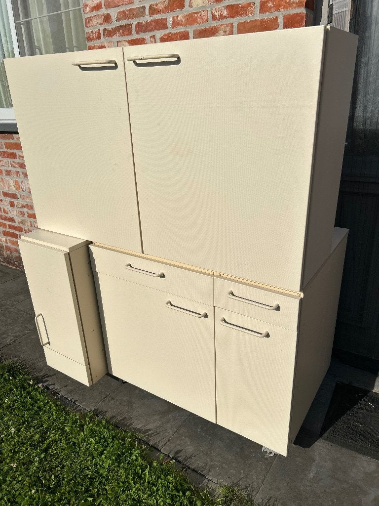 Bergkast gratis, Ophalen, Kunststof, Gebruikt, Met deur(en)