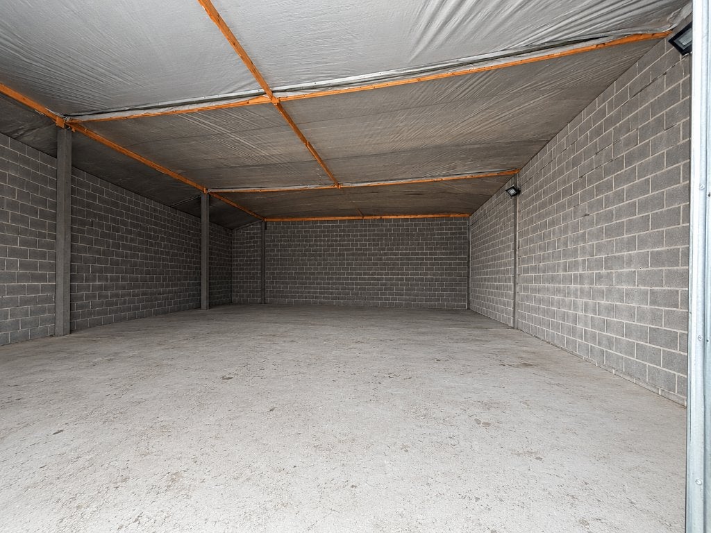 Hanger à louer - 170m2, Immo