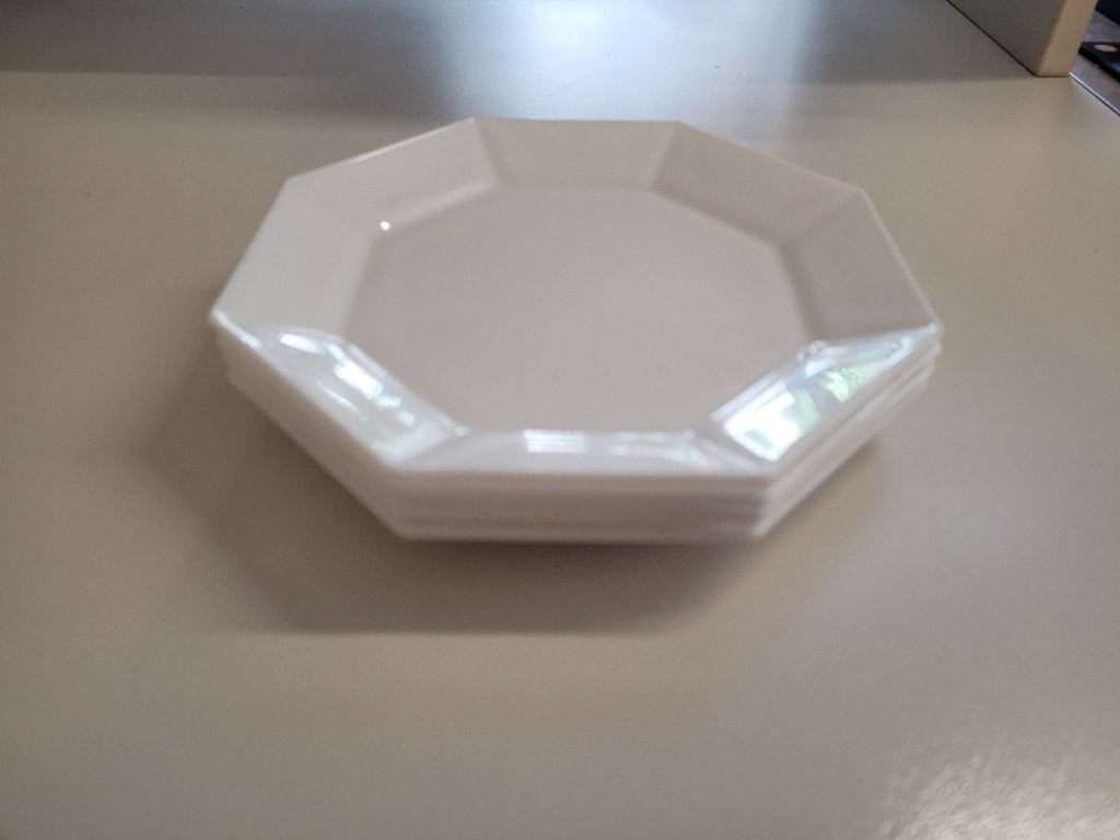 4 bordjes achthoekig, Huis en Inrichting, Keuken | Servies, Ophalen, Gebruikt, Modern, Bord(en)