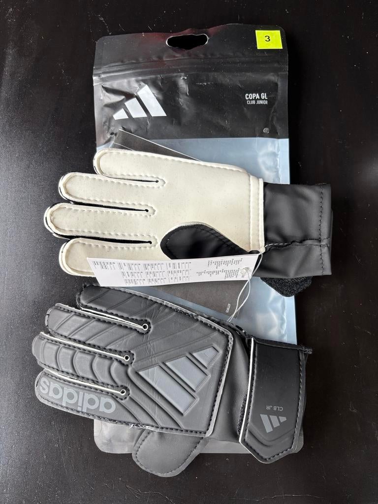 Gants de football adidas neuf, Sport en Fitness, Voetbal, Ophalen of Verzenden, Handschoenen