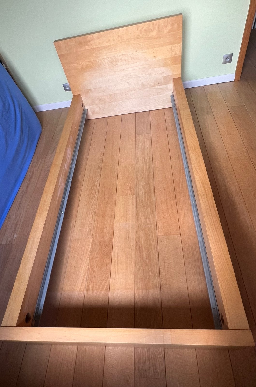Cadre de lit Ikea MALM 90x200, 90 cm, Autres couleurs, Une personne, Enlèvement