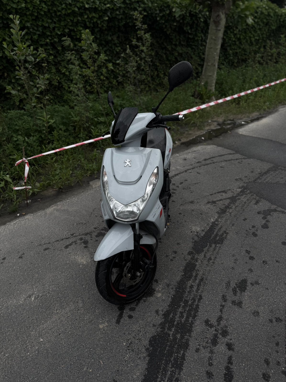 Peugeot kisbee rs ( A klasse ), Vélos & Vélomoteurs, Scooters | SYM, Enlèvement, Comme neuf