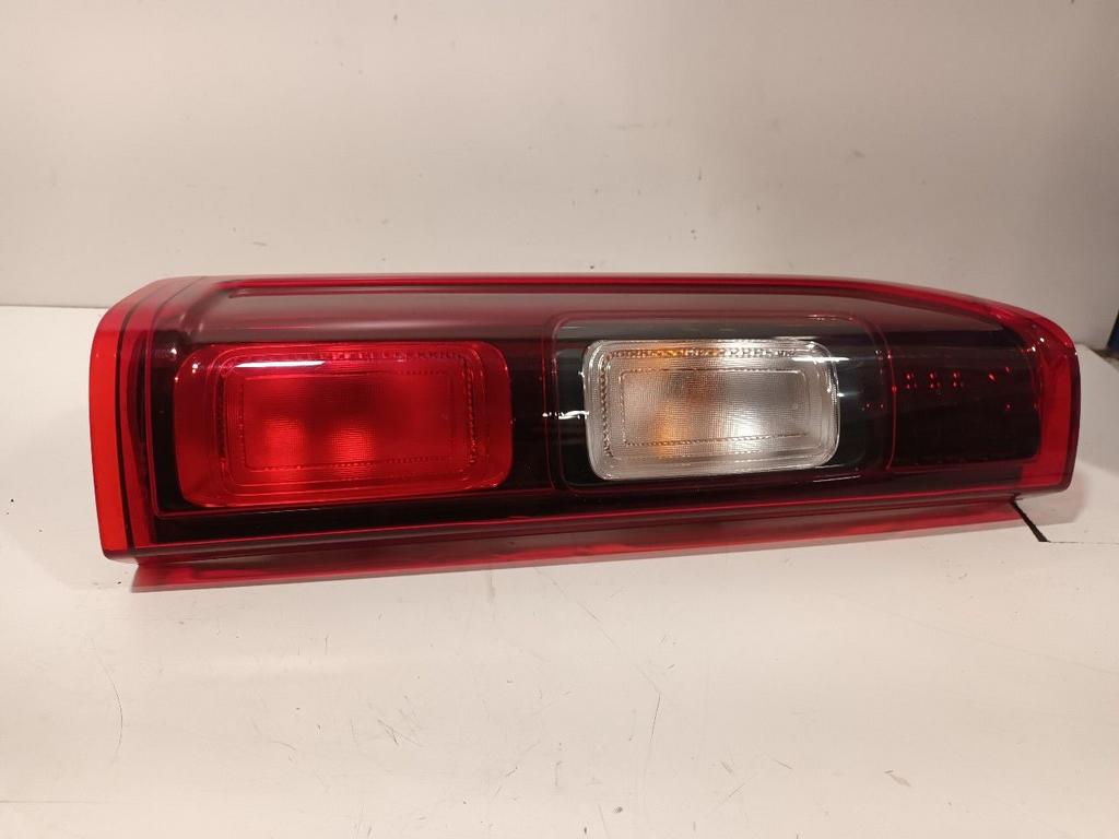Achterlicht links buiten Renault Trafic, Onderdelen@venauto.nl, Van der Ven Autorecycling B.V., Gebruikt, Ettenseweg 76, 4706 PB Roosendaal, The Netherlands