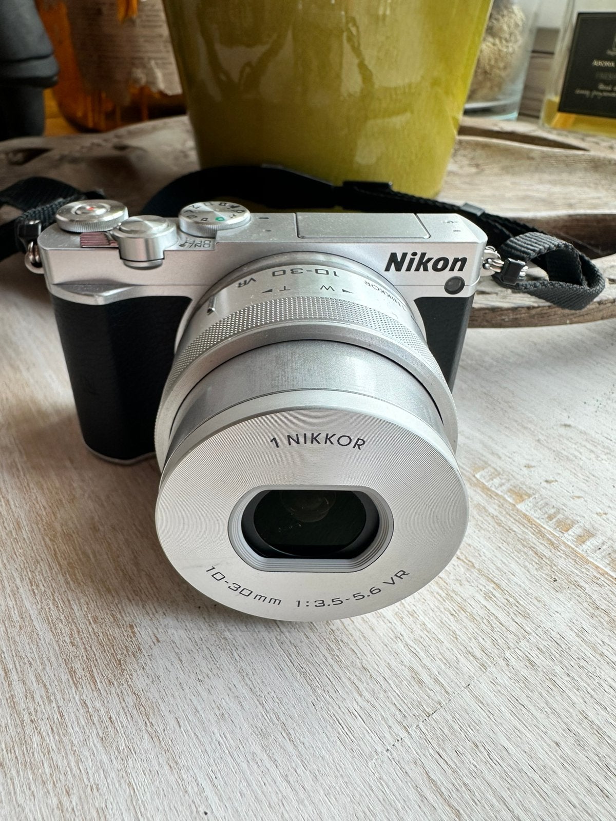 Nikon 1j5 te koop, TV, Hi-fi & Vidéo, NFC, Comme neuf, Enlèvement, Appareil photo hybride