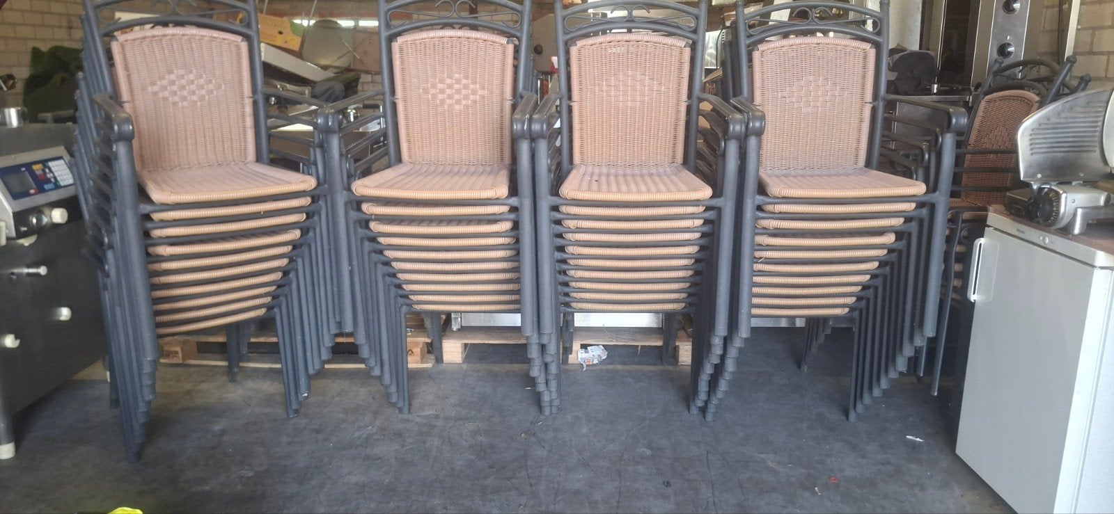 Fête de chaises empilables, Articles professionnels, Horeca | Mobilier & Aménagement, Enlèvement