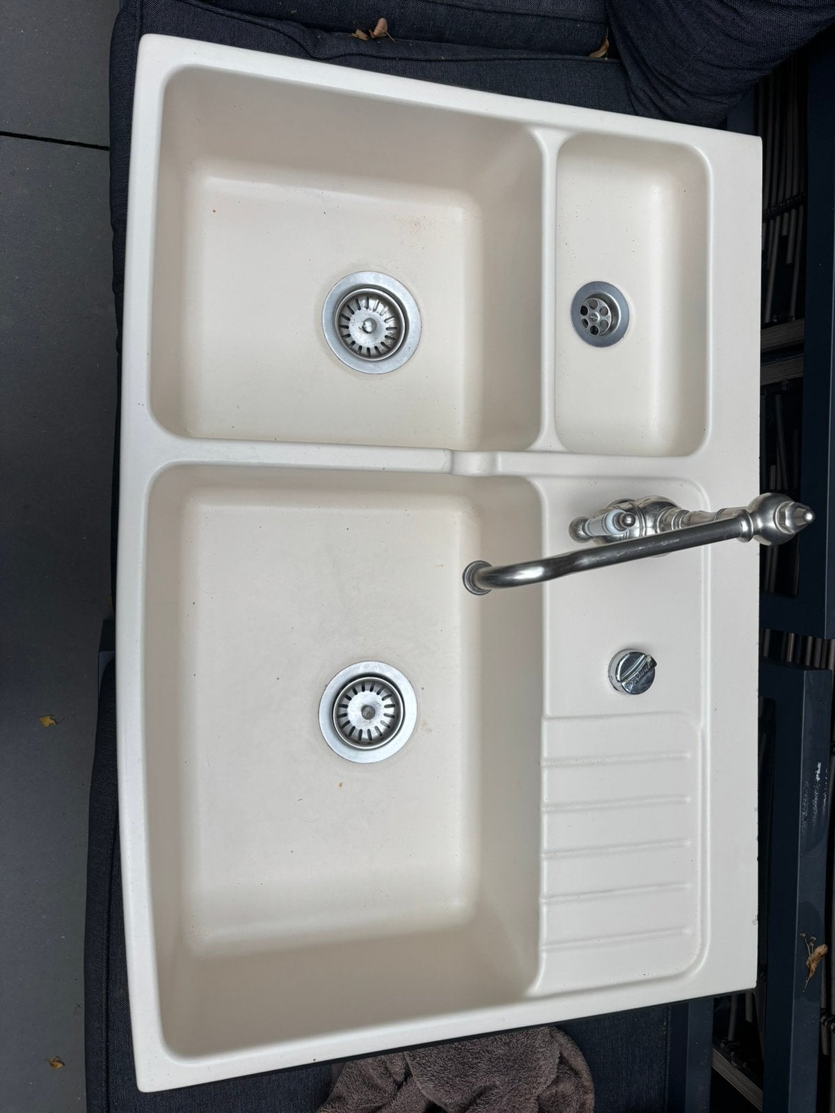 Evier Villeroy & Boch en céramique, Maison & Meubles, Cuisine | Éléments de cuisine, 25 à 50 cm, Beige, Moins de 100 cm, Comme neuf