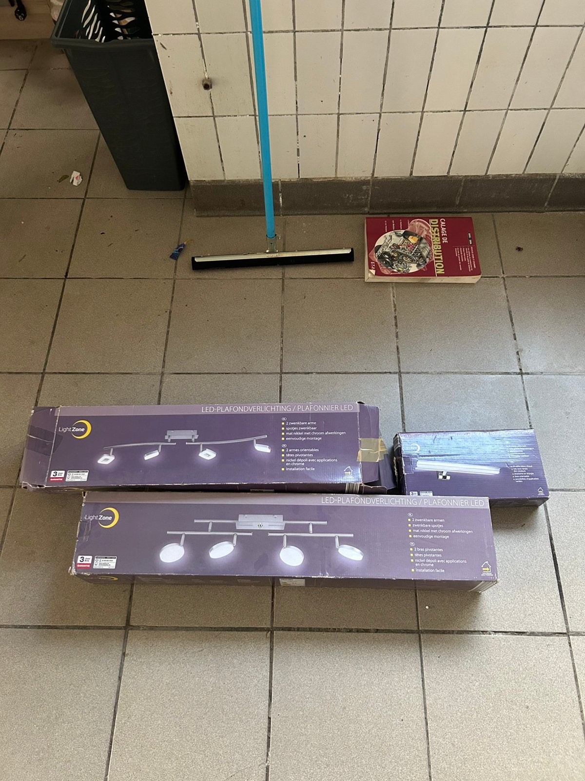 Lot de 3 luminaires LED LightZone – Plafonniers + lampe miro, Ophalen