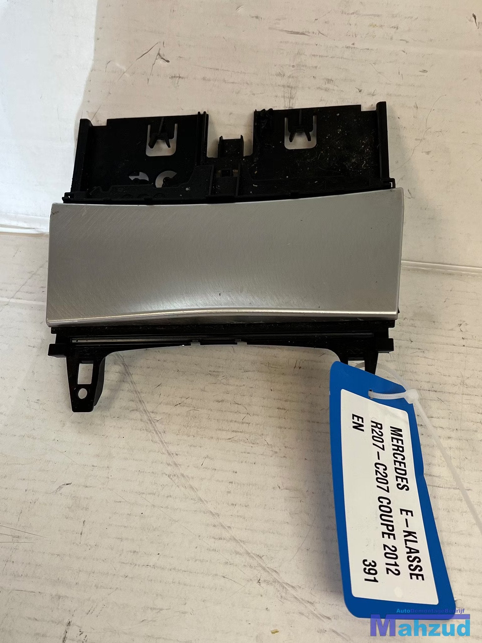 MERCEDES E C207 zilver grijs asbak 2009-2016 A2046801350, Gebruikt, Mercedes-Benz AG, Mercedes-Benz, Mercedesstrasse 120
70372  Stuttgart, DE