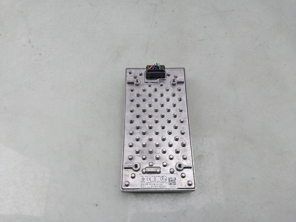 CHARGEUR DE TELEPHONE A INDUCTION (|M1TT19J235AA|M1TT19J235B, Ford-Werke GmbH, Utilisé, Kunden@ford.com, Henry-Ford-Straße  1
50735  Köln, DE