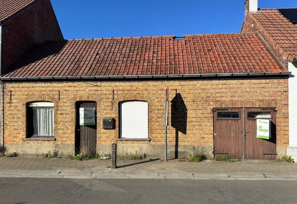 Woning met tuin en garage te Koekelare, 200 tot 500 m², 2 kamers, Tussenwoning, Provincie West-Vlaanderen