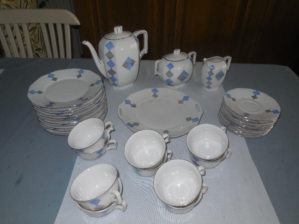 Servies, porselein made in Czecho-Slovakia. Blauw-zilver, Antiquités & Art, Curiosités & Brocante, Enlèvement