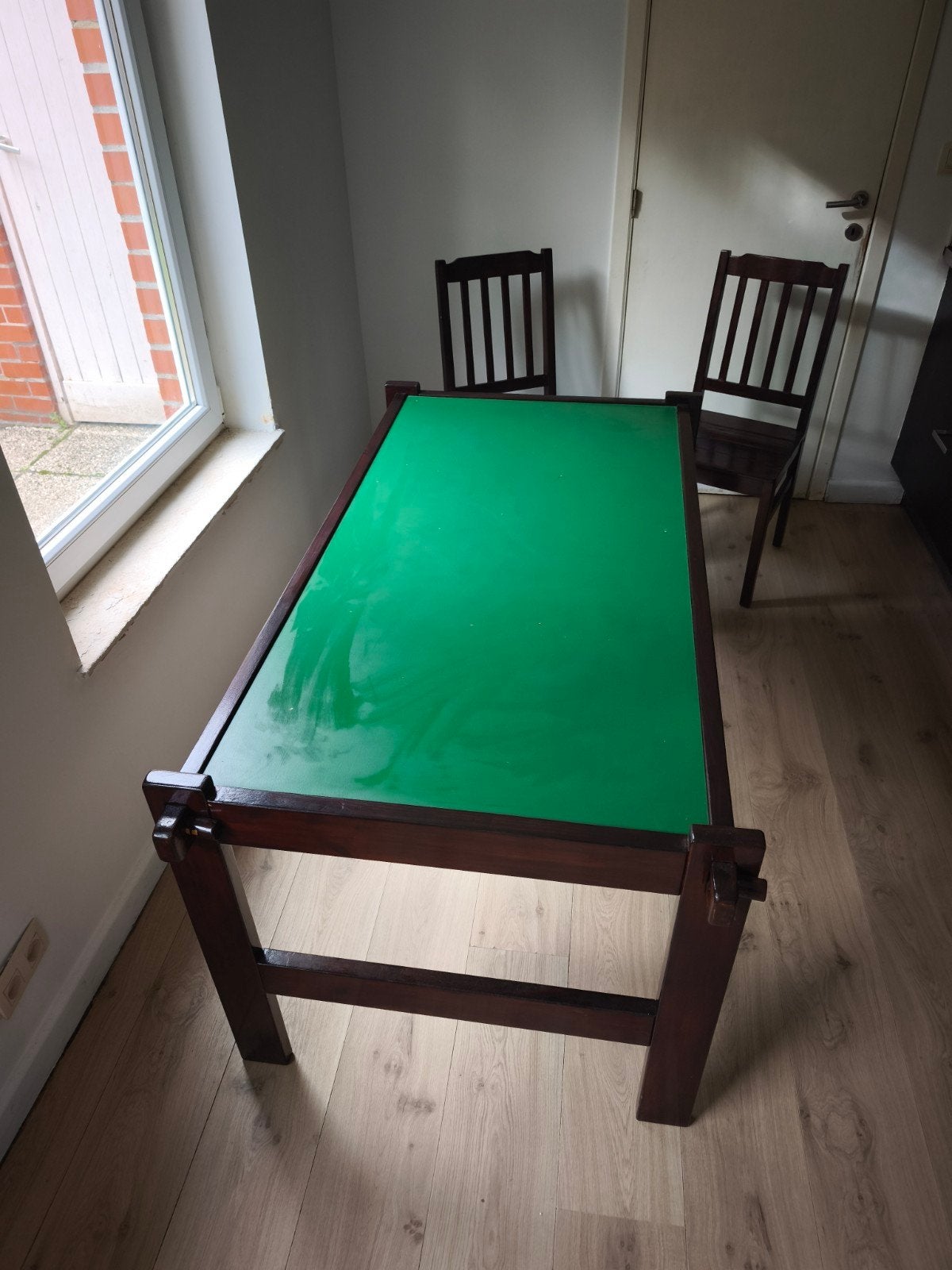 Table en bois avec plateau amovible et 2 chaises assorties, Ophalen